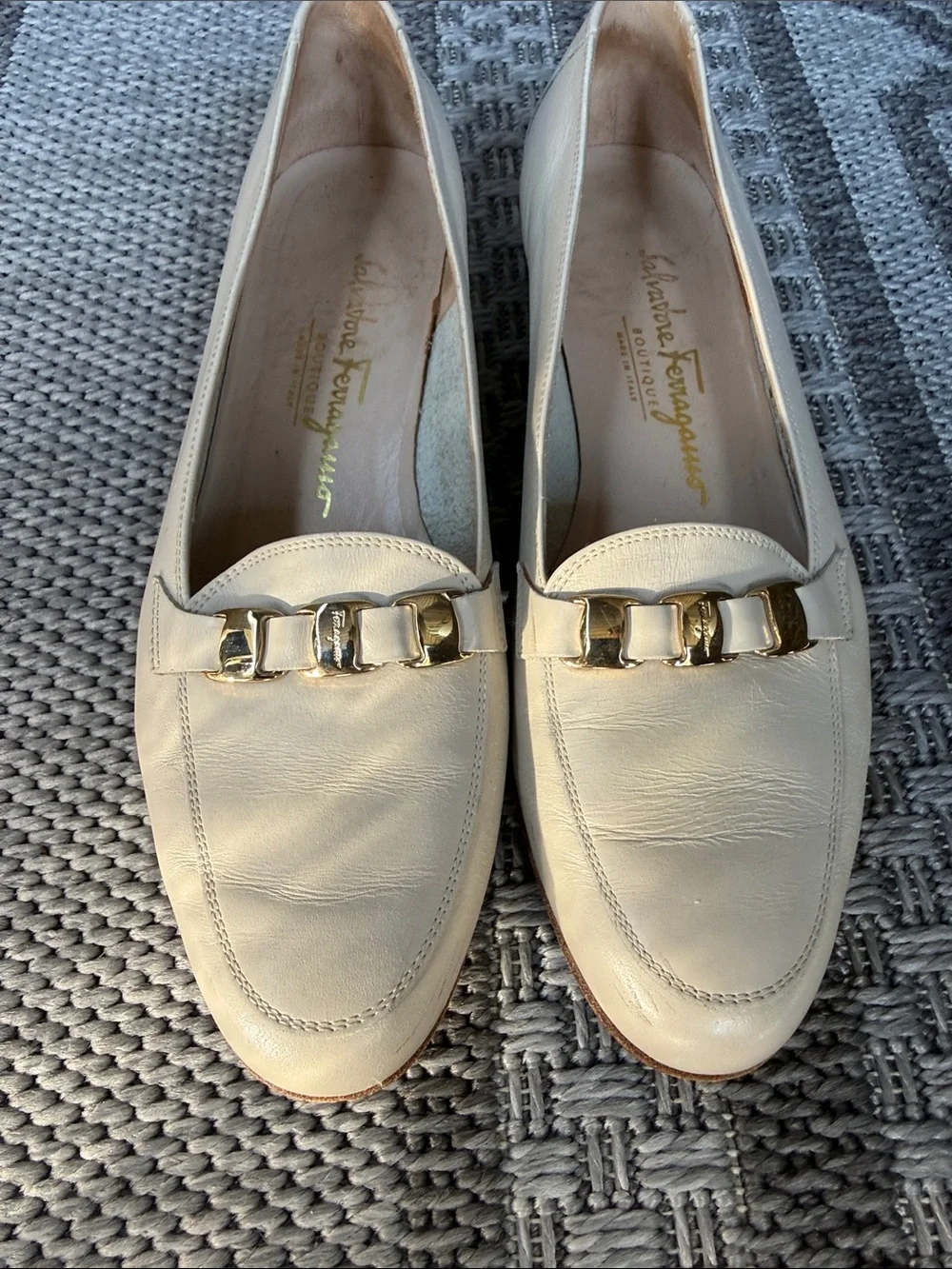Salvatore Ferragamo Cream Leather Chain-Trim Loafers
